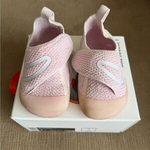 Nike Swoosh 1 (Size 7)